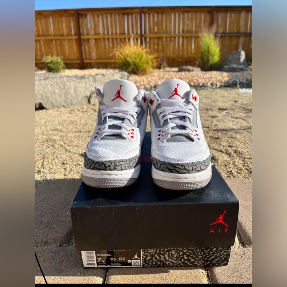Sale 🔥🔥Jordan 3 fire red OG box 7y